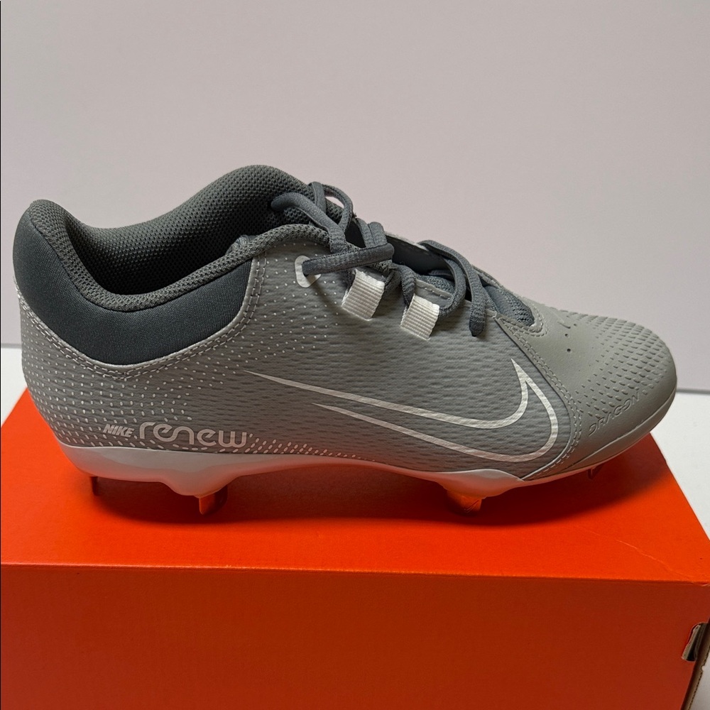Nike Women’s Softball Cleats NIB Sz 8.5 Hyper Diamond 4 Pro